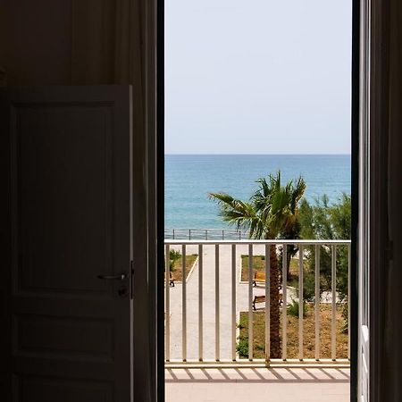 Sea Beach Pozzallo Bagian luar foto