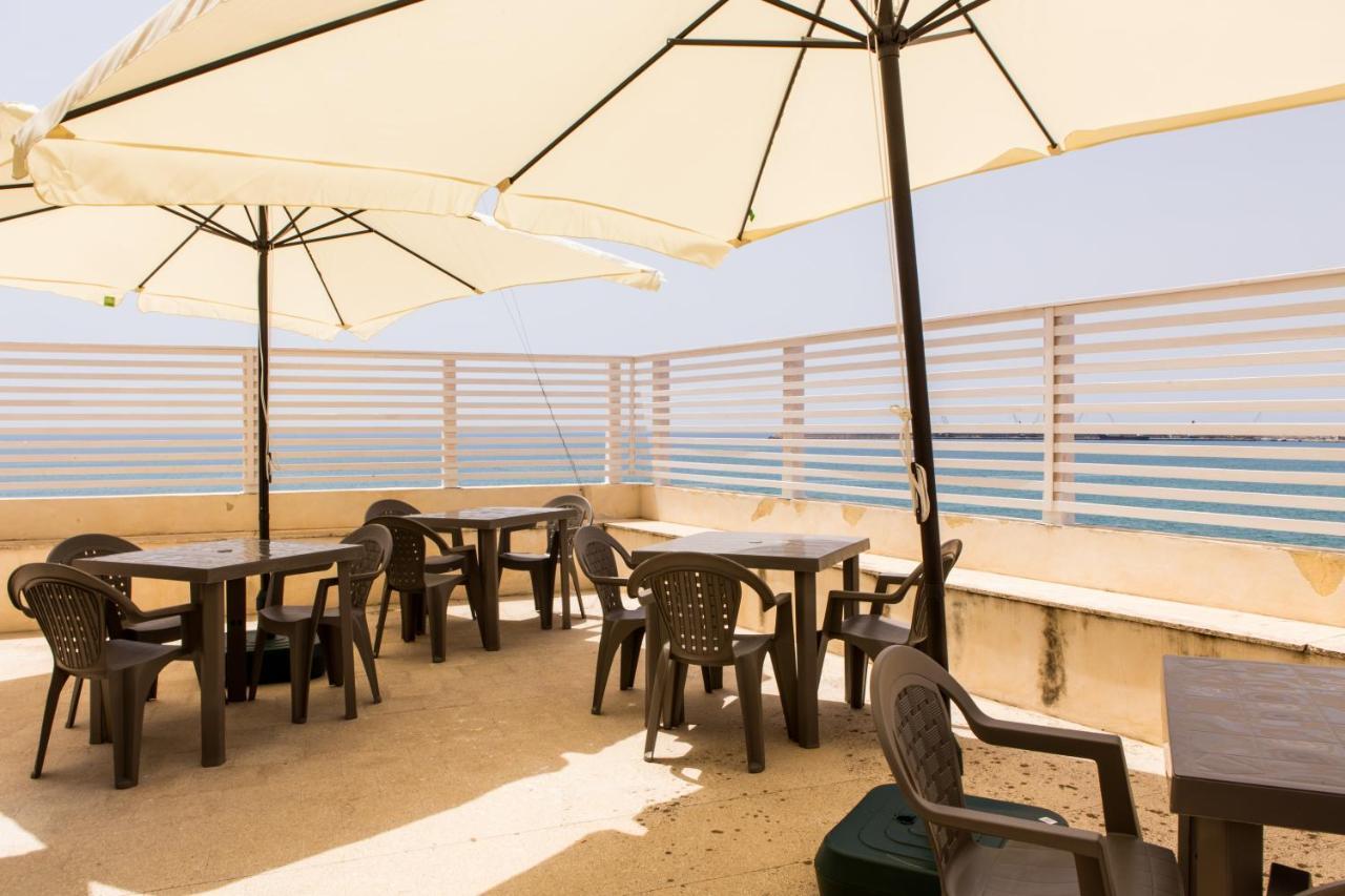 Sea Beach Pozzallo Bagian luar foto