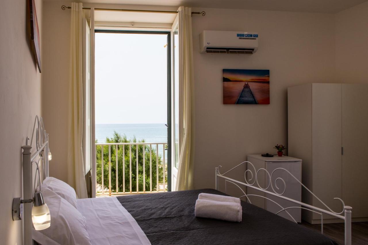 Sea Beach Pozzallo Bagian luar foto