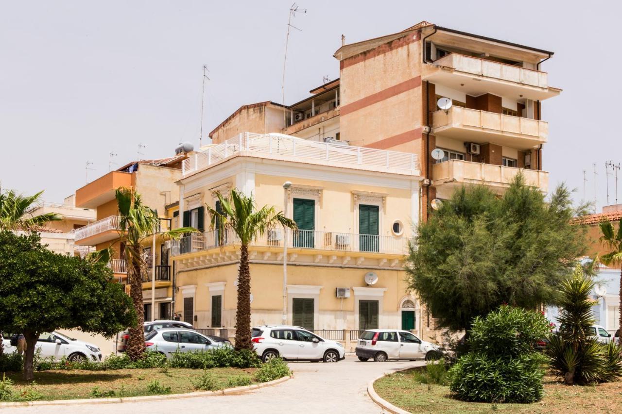 Sea Beach Pozzallo Bagian luar foto