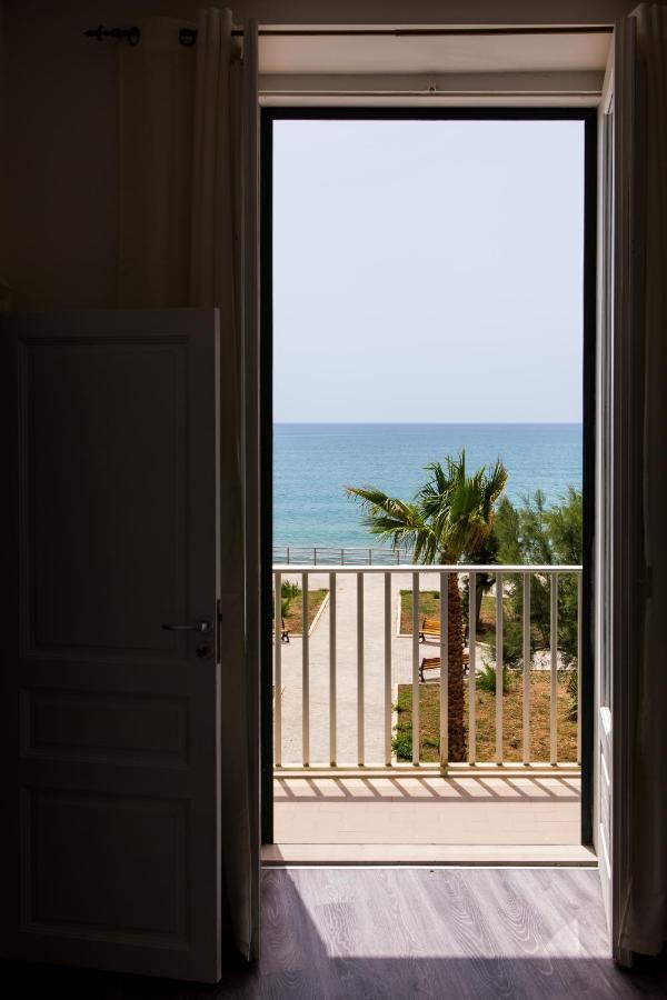 Sea Beach Pozzallo Bagian luar foto