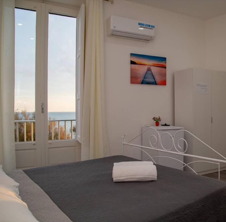 Sea Beach Pozzallo Bagian luar foto